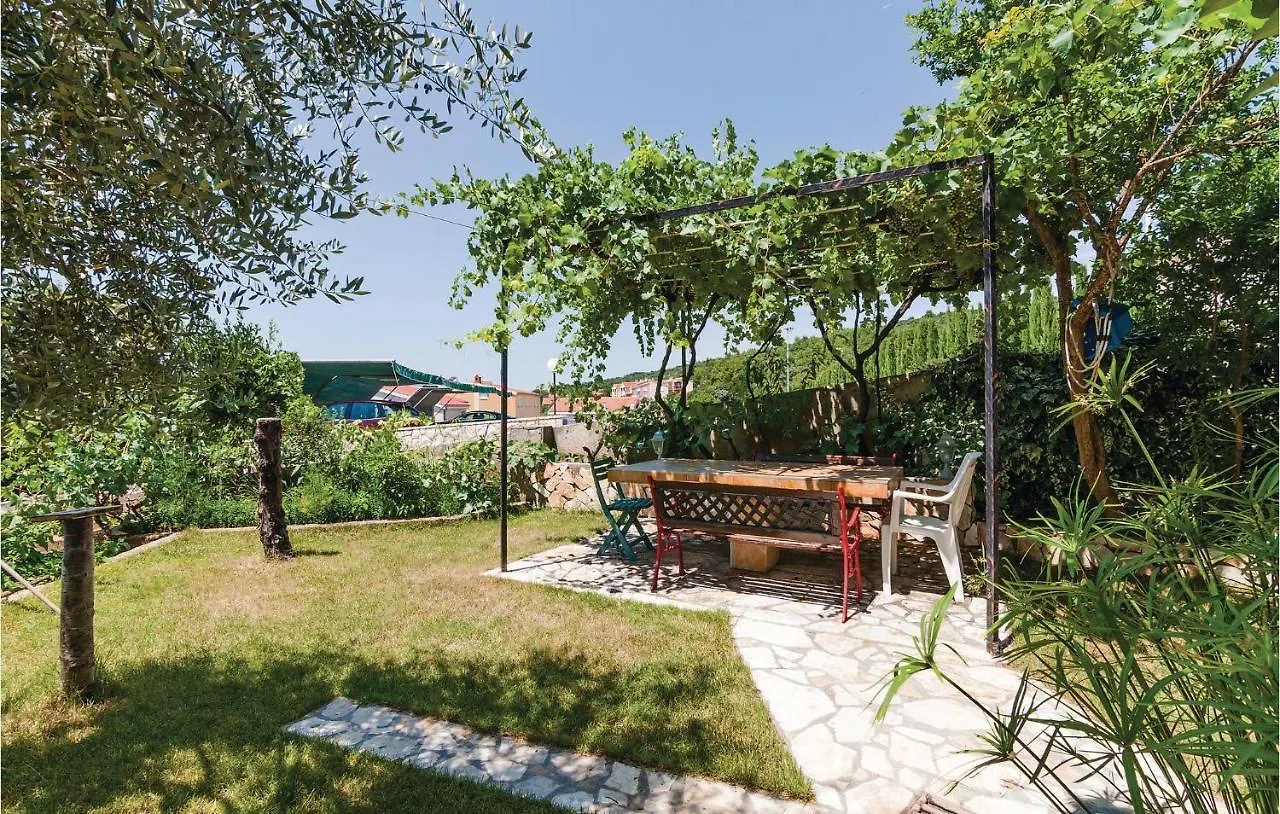 1 Bedroom Cozy Apartment In Posedarje Croatia