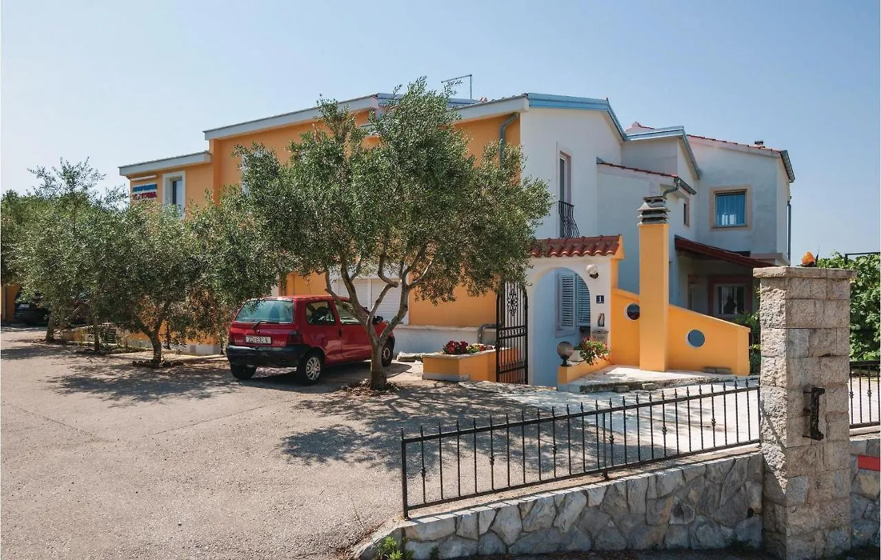1 Bedroom Cozy Apartment In Posedarje Croatia