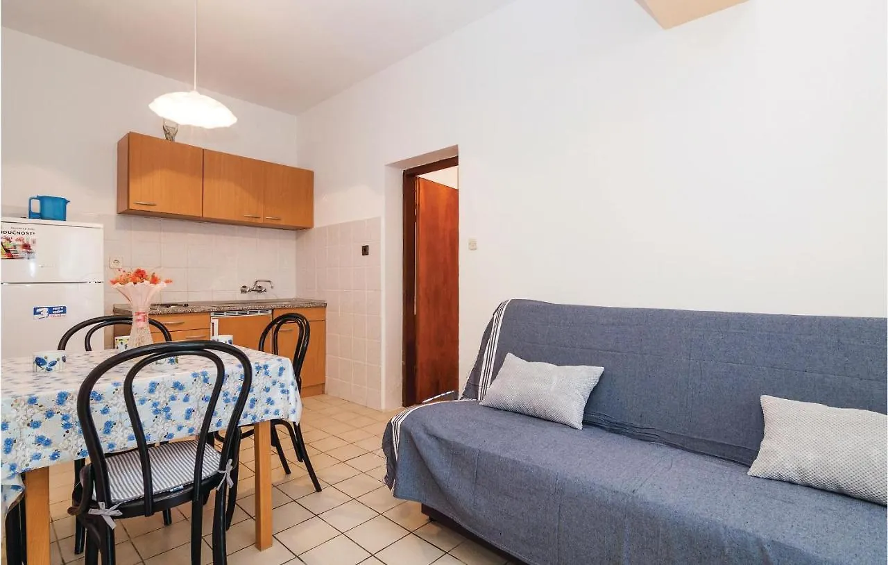1 Bedroom Cozy Apartment In Posedarje 0*,