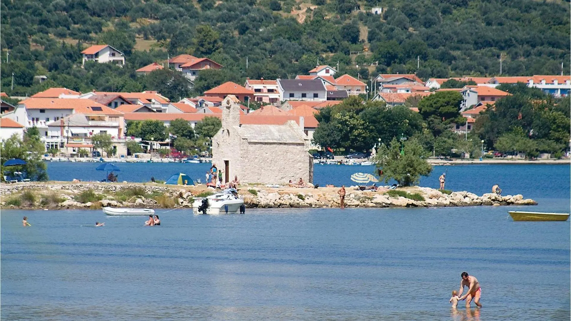 1 Bedroom Cozy Apartment In Posedarje Croatia